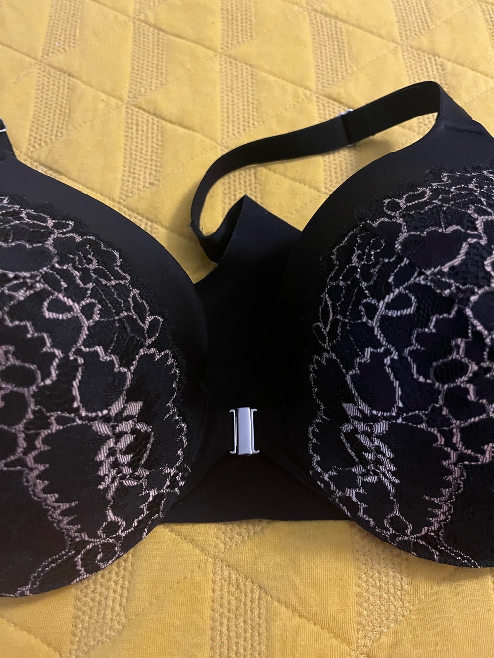 Soma Black Polka Dot & Black Lace Front-Close Bra. 38 C - Picture 4 of 4